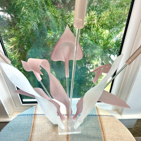 Vintage Lucite Calla Lily Sculpture with Pink and White Petals 24.5” - Picture 14 of 16